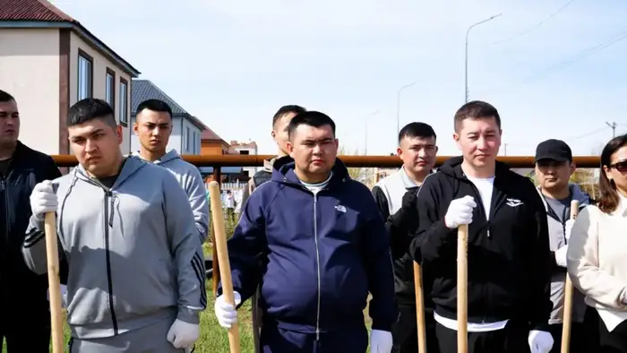 Более 400 деревьев высажено в столичном жилом массиве Уркер (9)