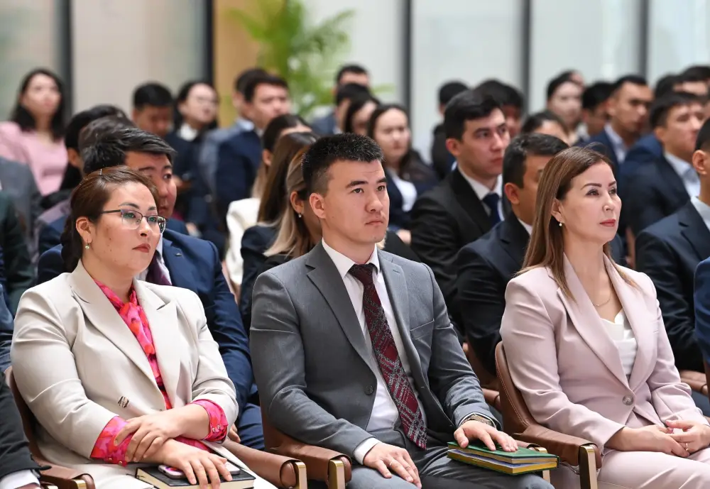 Проведена встреча с молодыми госслужащими (7)