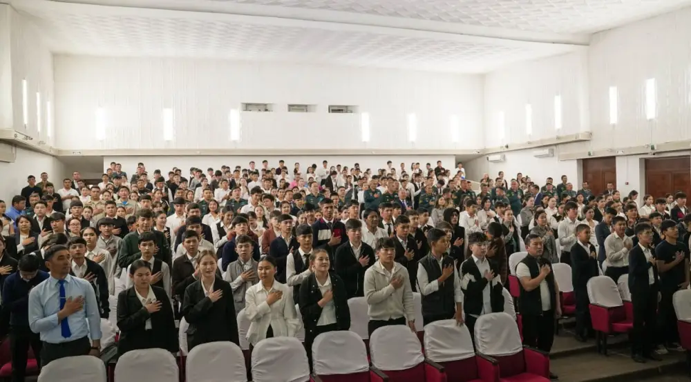 В Жанакоргане военнослужащие Минобороны провели образовательные встречи со школьниками и посадили деревья, подчеркивая важность образования и воинской службы. Астане