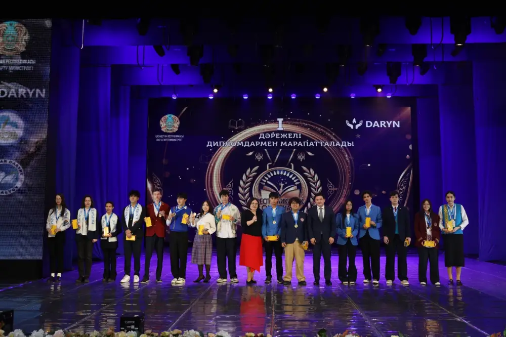 В Петропавловске определены лучшие участники республиканской олимпиады по общественно гуманитарным предметам среди учащихся 10-11 (12) классов (2)