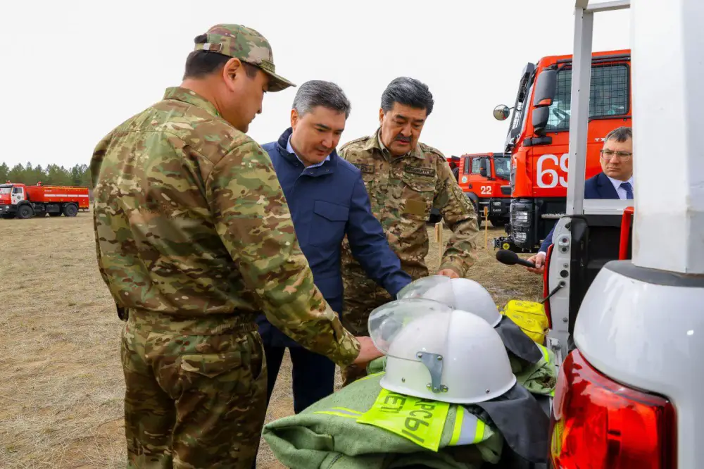Олжас Бектенов проверил готовность системы раннего обнаружения лесных пожаров и оснащенность «Семей орманы» (6)