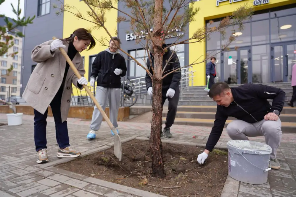 Сотрудники фитнес-клуба Alpha gym участвуют в субботнике в рамках инициативы «Таза Қазақстан» Астане