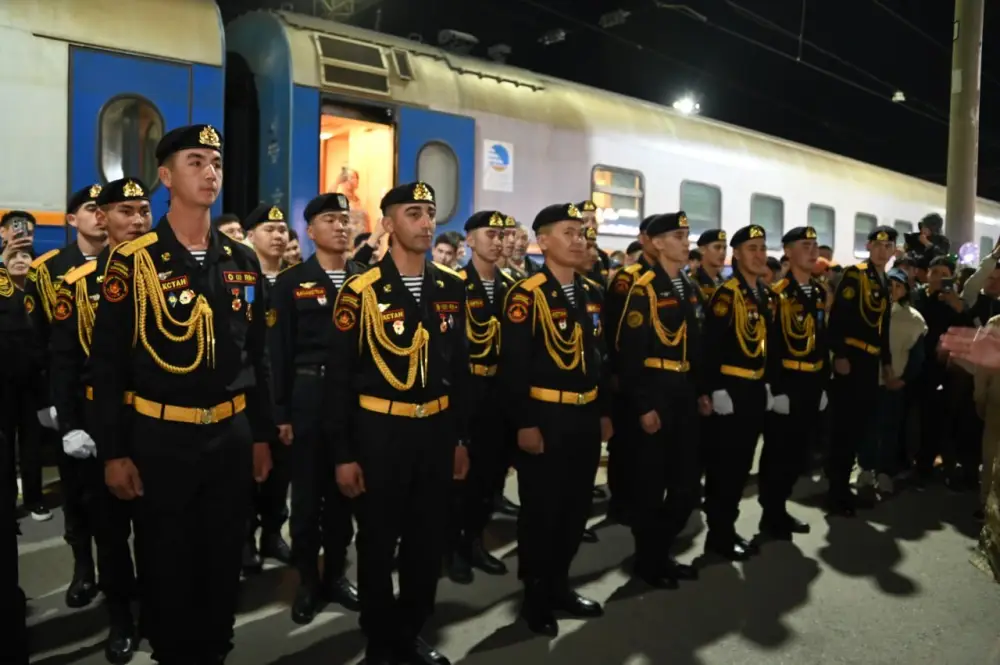 В Шымкенте торжественно встретили морских пехотинцев, служивших в Актау (4)