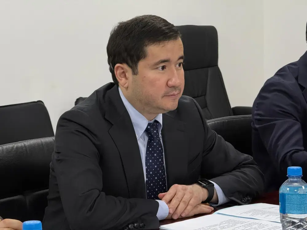 Заместитель акима Актюбинской области Абзал Абдикаримов провёл рабочую встречу с делегацией компании Shell Kazakhstan (3)