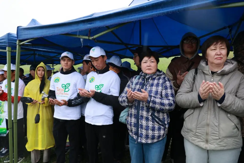 Ербол Карашукеев принял участие в акции «Мөлдір бұлақ» (4)