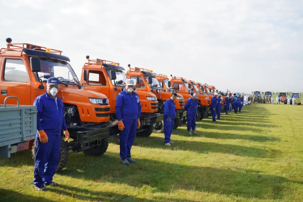 В ТУРКЕСТАНСКОЙ ОБЛАСТИ УСИЛИЛИ БОРЬБУ С САРАНЧОЙ (8)