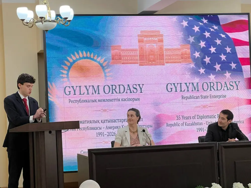 передача уникальной коллекции научных книг консульством США в Алматы Астане