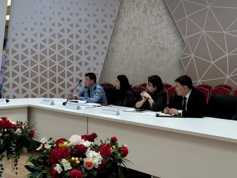 «Закон и порядок»: вопросы защиты прав детей обсудили за круглым столом в Астане (5)