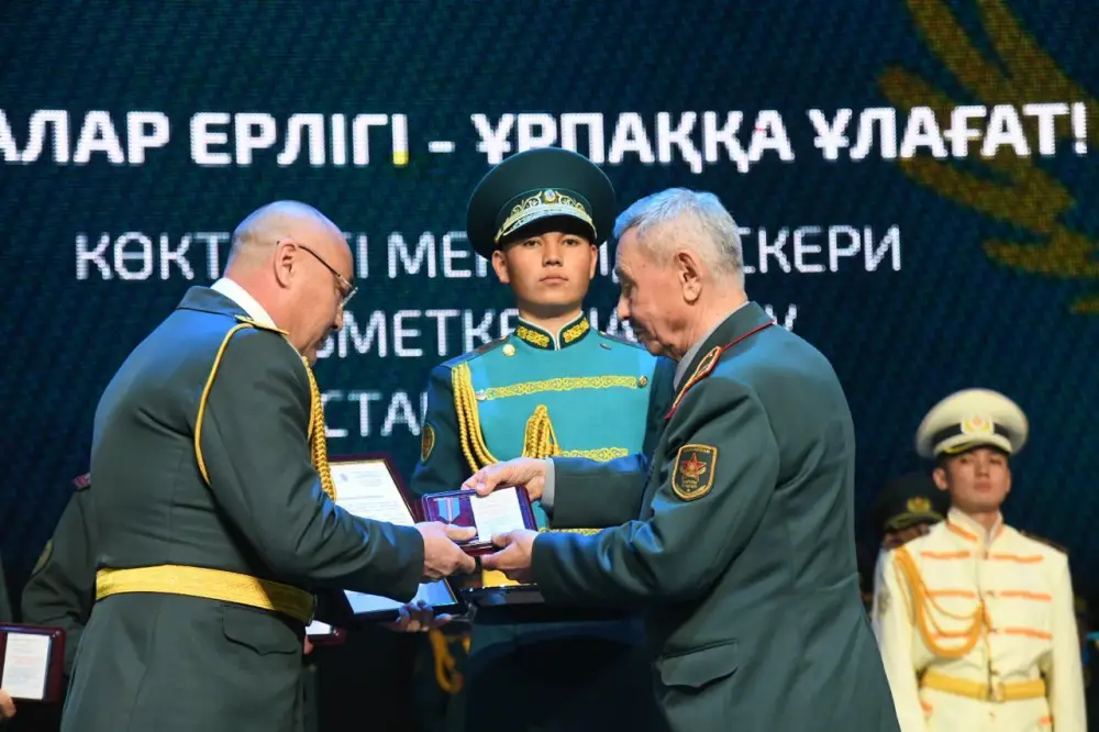 Торжественные проводы очередной группы призывников провели в Астане (8)