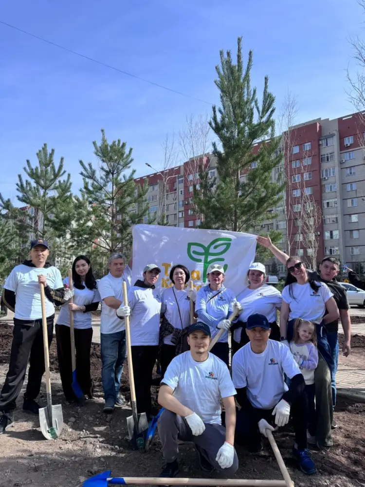 120 тыс. жителей и 10 тыс. деревьев: как прошла экоакция «Таза Қазақстан» в Астане (4)