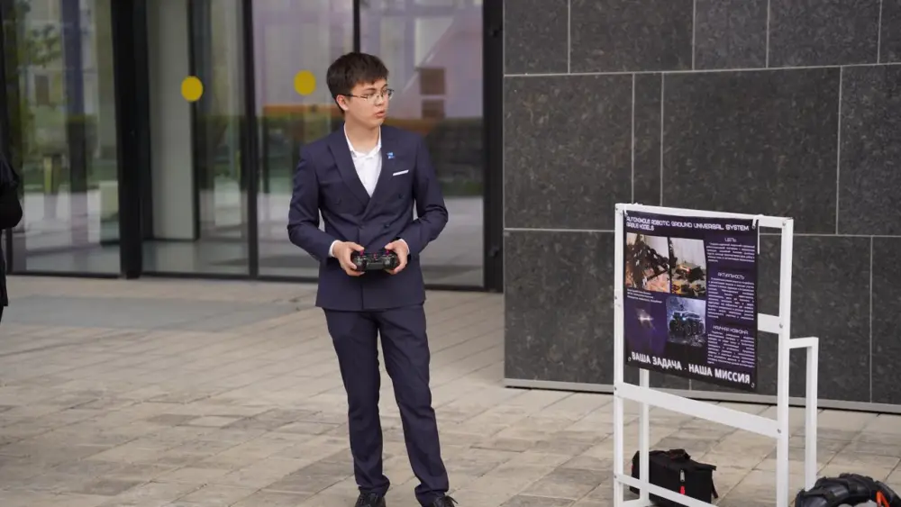 Неделя науки: достижения молодого ученого из Атырау в области робототехники и их влияние на безопасность Астане