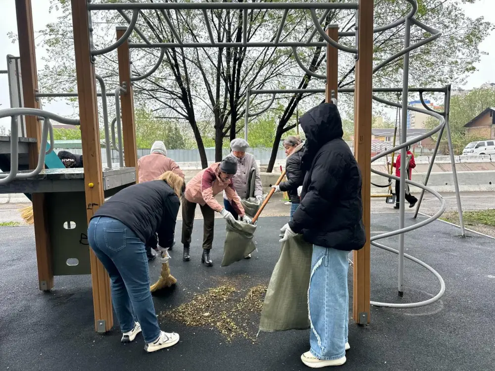 Субботники в восьми районах Алматы: участие почти 10 тысяч горожан в озеленении и уборке Астане