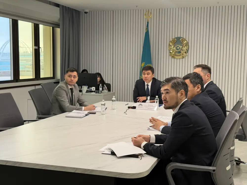 Куандык Кажкенов провёл приём граждан по вопросам строительства и ЖКХ (2)