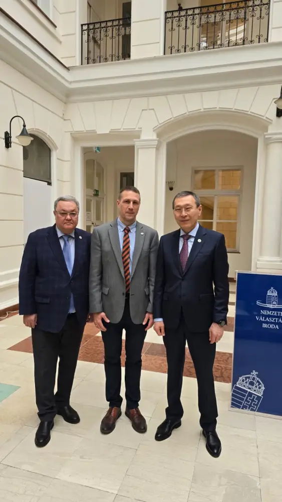 Делегация ЦИК Казахстана наблюдала за выборами в парламент Венгрии (6)