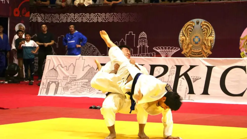 В ТУРКЕСТАНЕ СТАРТОВАЛ ЧЕМПИОНАТ СТРАНЫ СРЕДИ МАСТЕРОВ БОРЬБЫ (4)