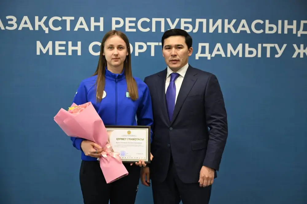 В Казахстане наградили спортсменов, вошедших в ТОП-10 на зимних Олимпийских и Паралимпийских играх (5)