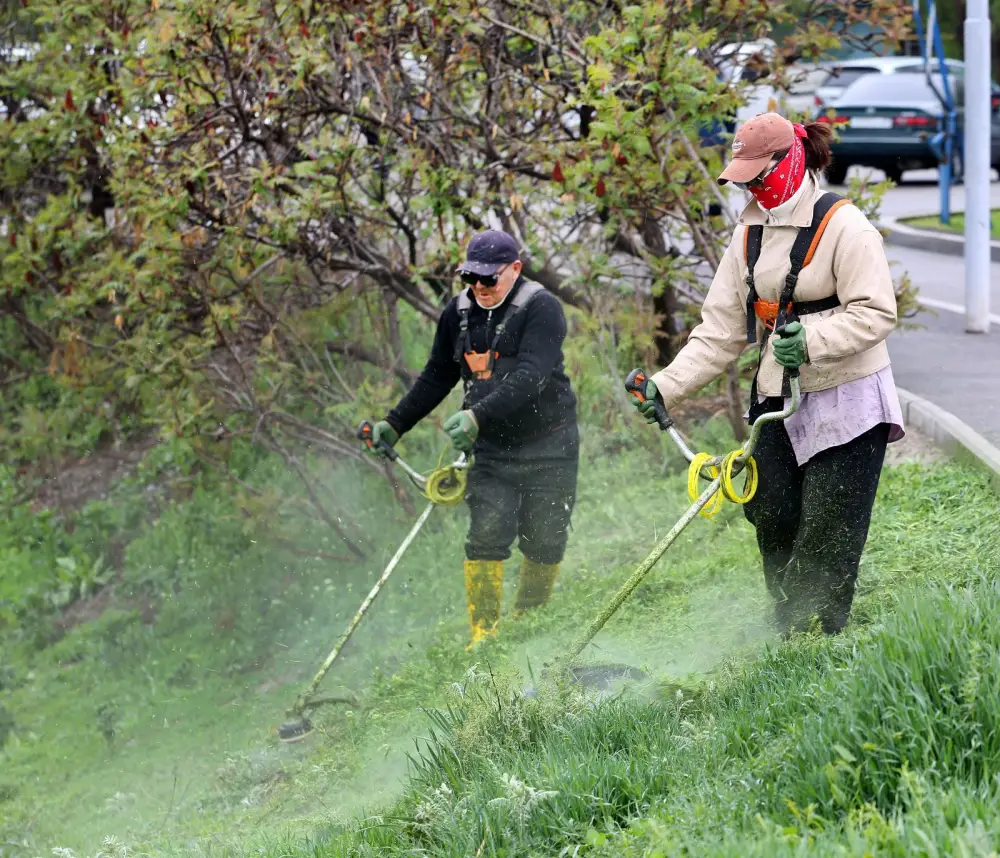 В Алматы прошел субботник, организованный в рамках акции «Мөлдір бұлақ», в котором участвовали местные жители и волонтёры для очистки прибрежных территорий. Астане