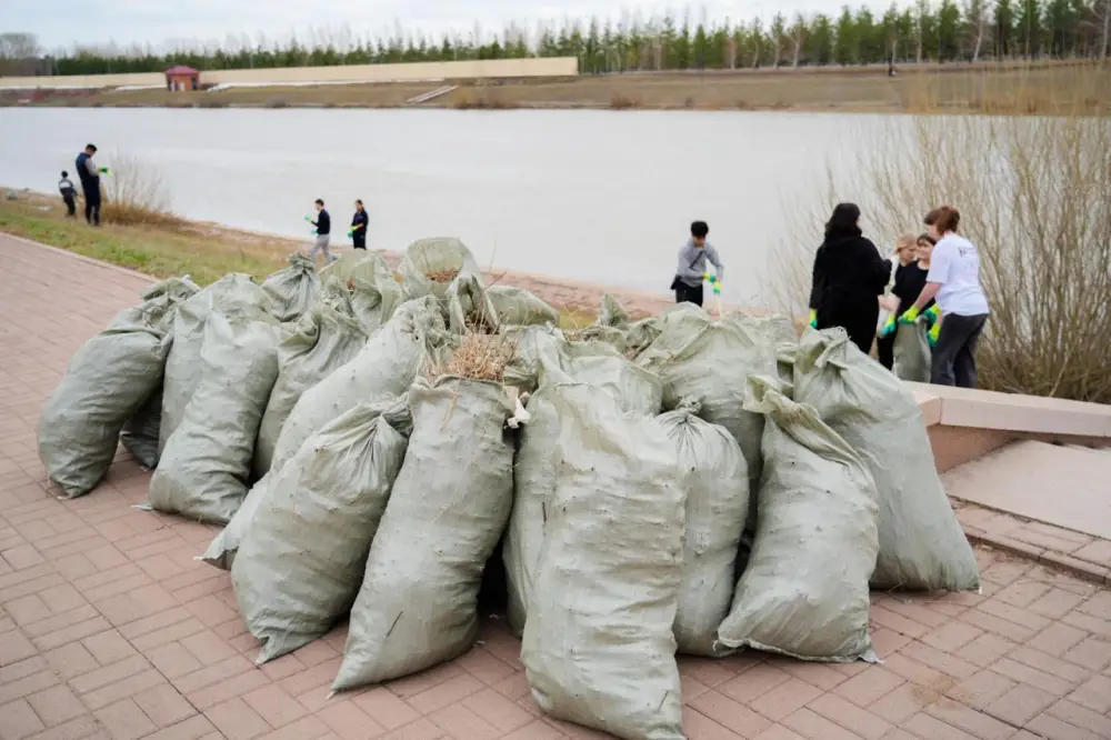 Астанчане поддержали экоинициативу: набережную Есиля очистили от мусора (2)