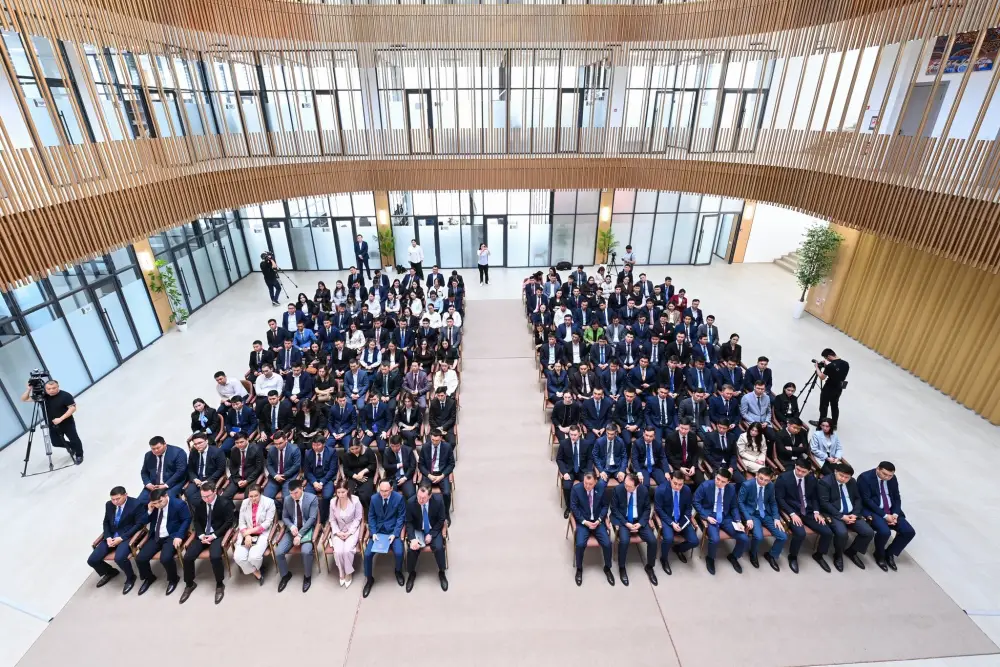 Проведена встреча с молодыми госслужащими (2)