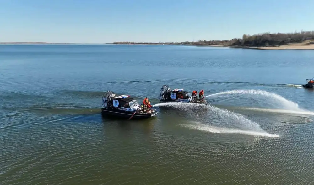 Спасатели МЧС усиливают готовность к природным пожарам с применением аэролодок (3)