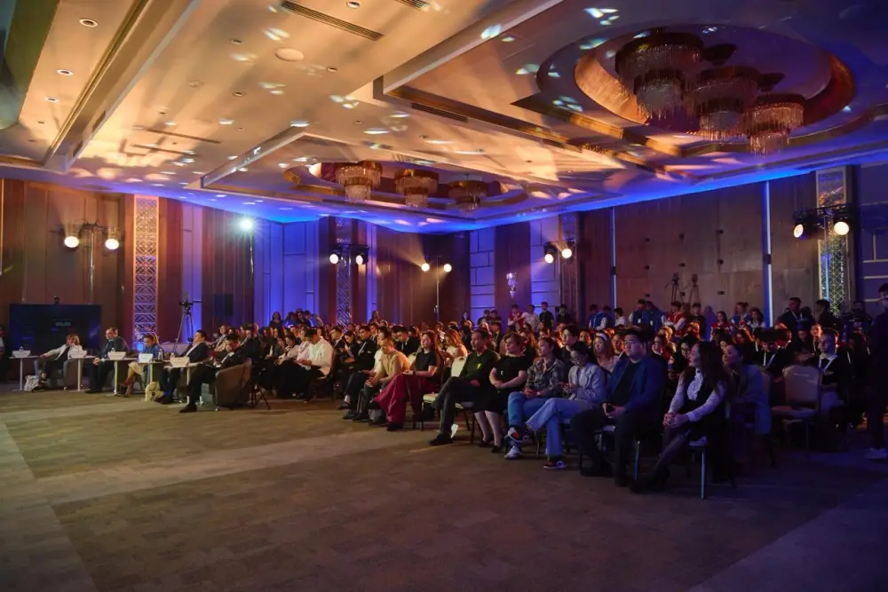 Вице-министр юстиции Республики Казахстан Даниель Ваисов выступил на втором международном кейс-чемпионате в сфере права International Legathon MaxUP 2026, который прошёл в Maqsut Narikbayev University (2)