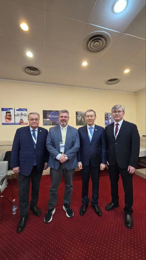 Делегация ЦИК Казахстана наблюдала за выборами в парламент Венгрии (3)