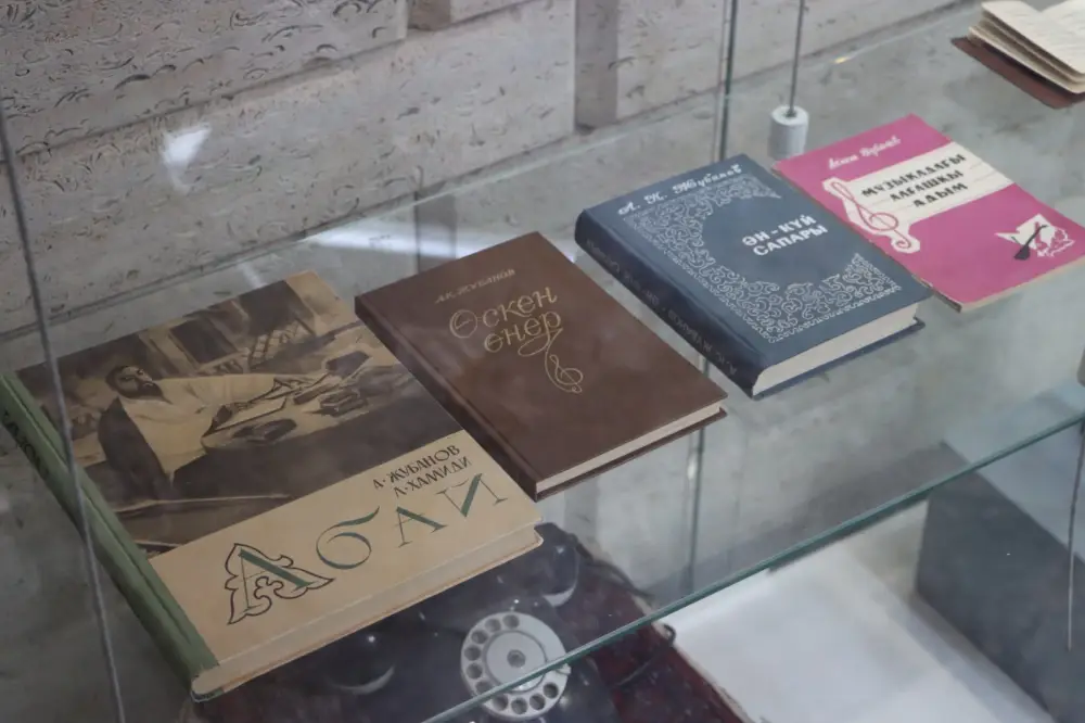 В Национальном центральном музее открылась выставка «Ахмет Жұбанов: Дәуір үні» (4)