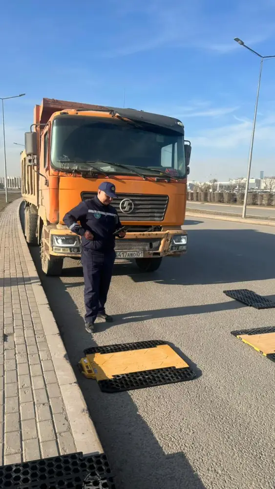 В Астане усилен контроль за движением тяжеловесного автотранспорта (2)