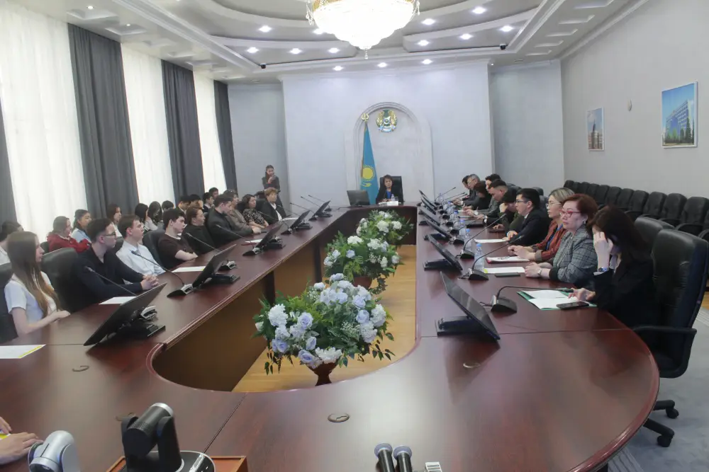 В целях продвижения ценностей государственной службы и ранней профессиональной ориентации среди школьников в Акимате Костанайской области проведено мероприятие с учащимися школ г. Костаная (3)