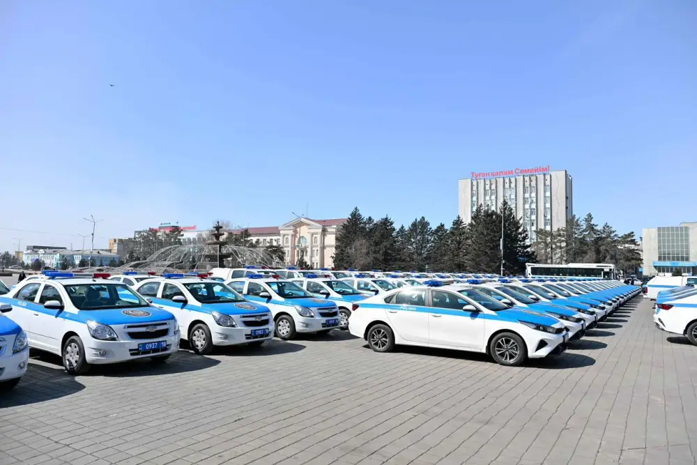 Полицейским области Абай передано 137 служебных автомобилей (2)