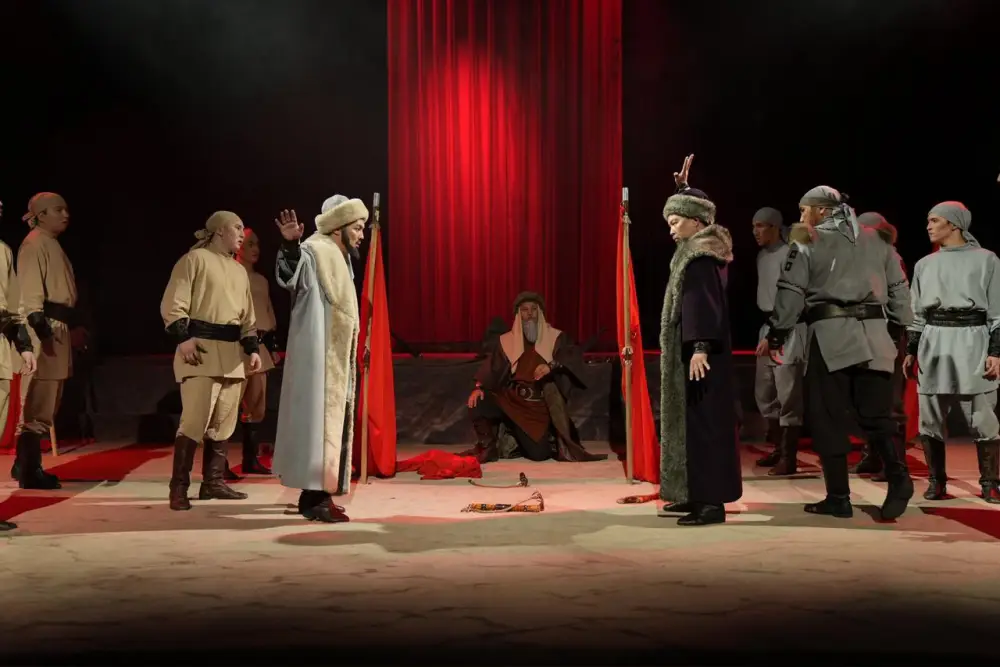 Аида Балаева ознакомилась с работой театра «Жастар» в Шымкенте (3)