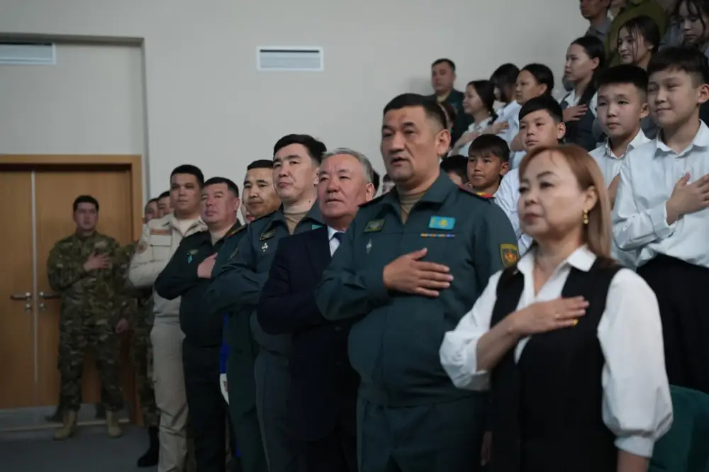 Свыше тысячи школьников Кызылорды стали участниками масштабной патриотической акции (2)