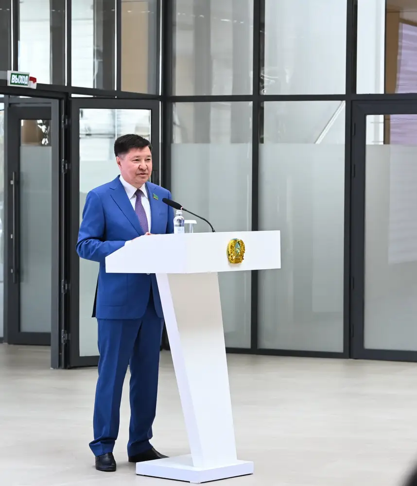 Аким Нурлыбек Налибаев встретился с молодыми госслужащими для обсуждения молодежной политики Астане