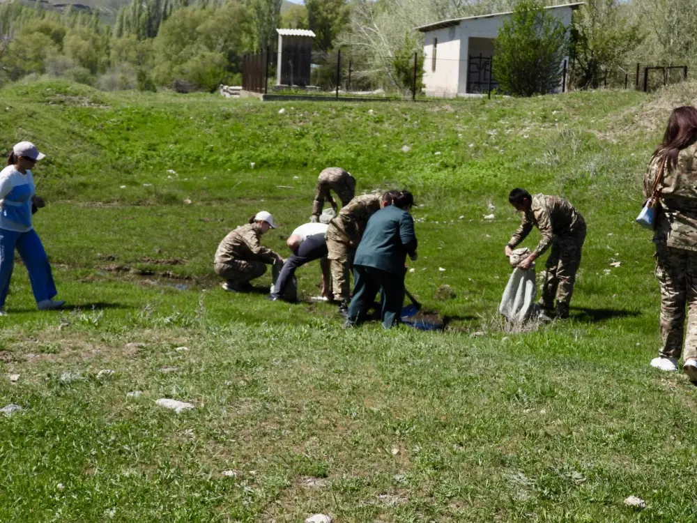 ТУРКЕСТАН: В БАЙДИБЕКСКОМ РАЙОНЕ ПРОШЛА ЭКОЛОГИЧЕСКАЯ АКЦИЯ «БҰЛАҚ КӨРСЕҢ, КӨЗІН АШ» С УЧАСТИЕМ ЗАЩИТНИКОВ ПРИРОДЫ (3)