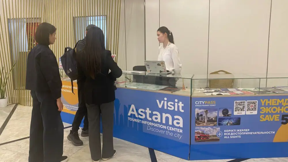 «Закон и порядок»: в Астане туристам раздали специальные памятки (3)