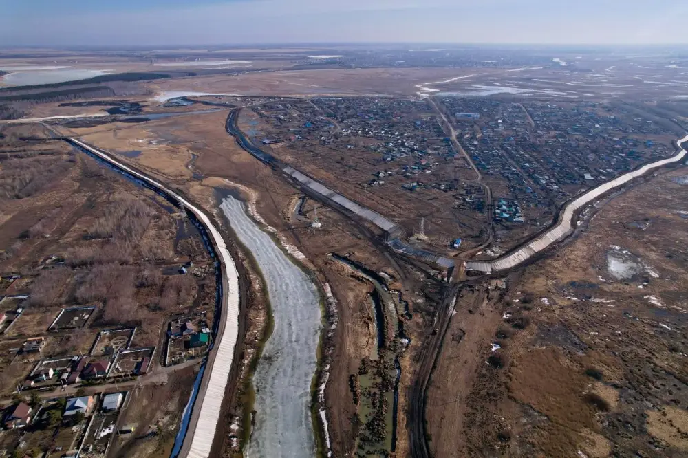 Аким региона Гауез Нурмухамбетов проверяет готовность к паводковому периоду Астане