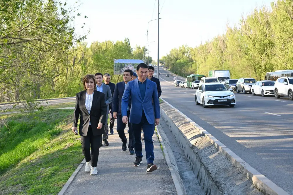Аким Алматы ознакомился с проектами благоустройства в Жетысуском районе и поручил усилить участие бизнеса (6)