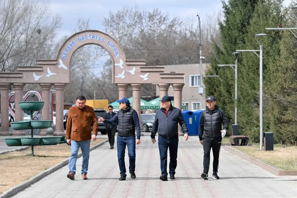 Аким области принял участие в общерегиональном субботнике (7)