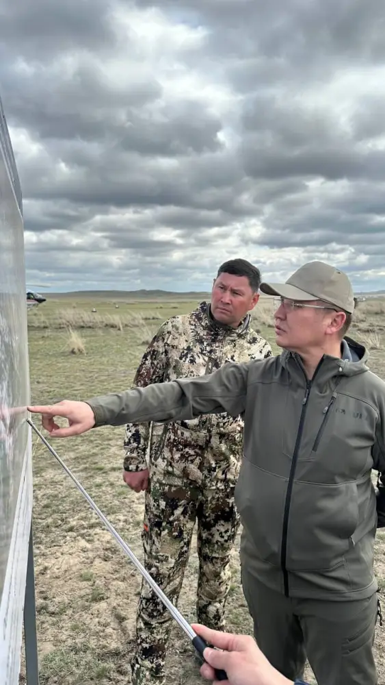 Аким области Асаин Байханов совершил облет Баянаульского района, ознакомился с ходом сброса воды с водохранилищ «Акжар» и «Каратока» Карагандинской области, а также оценил состояние лиманов (10)