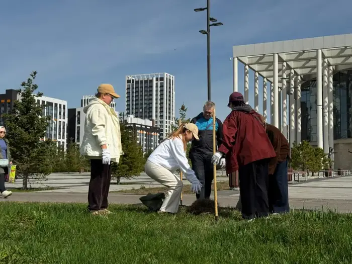 Сотрудники МЧС Казахстана провели акцию по уборке и благоустройству города в рамках экологической инициативы «Таза Қазақстан» Астане