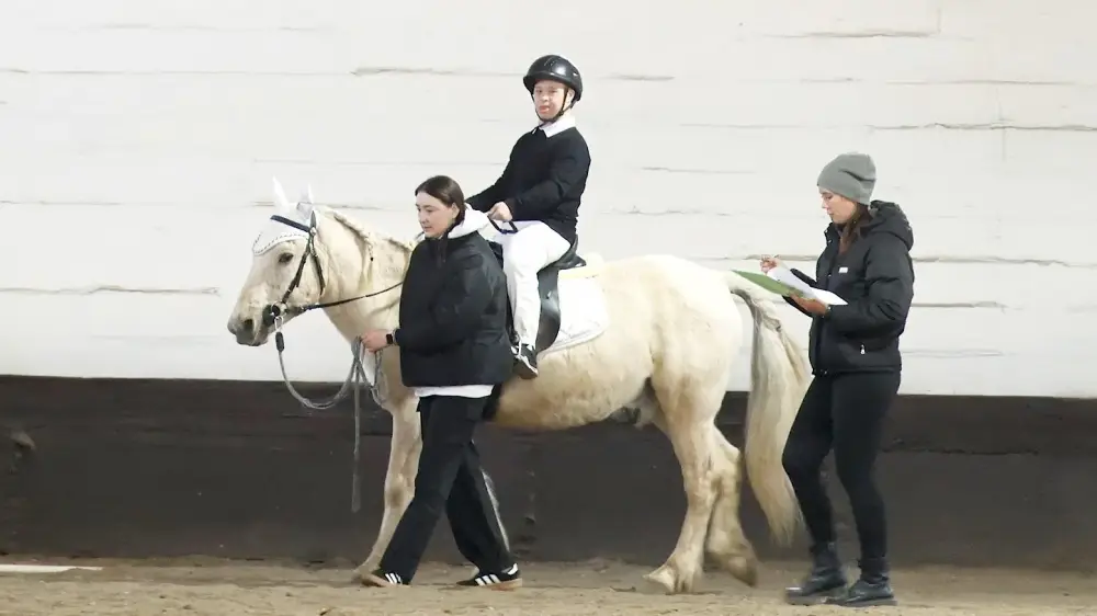 Инклюзивный подход в спорте: особенные спортсмены Караганды демонстрируют свои достижения в конном спорте Астане