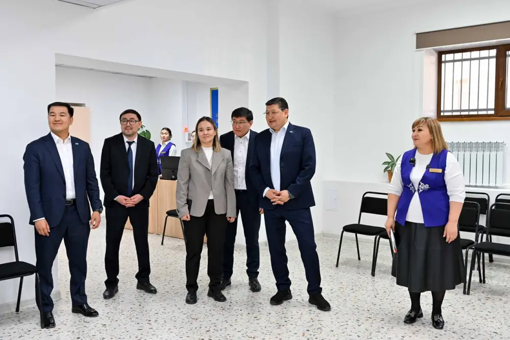 Берик Уали ознакомился с работой социального центра в Семее и оценил условия для получателей услуг Астане