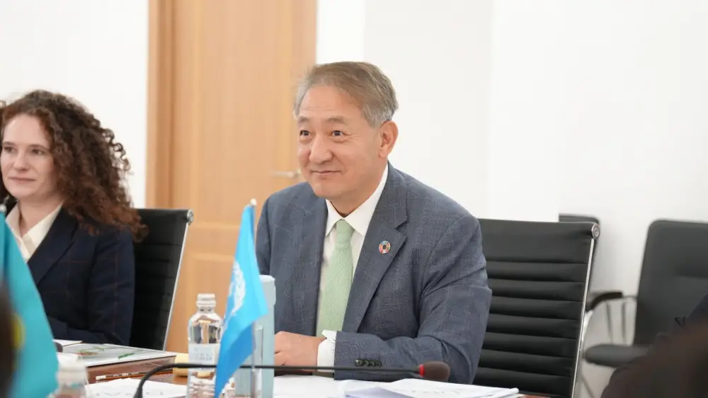 Встреча вице-министра экологии и природных ресурсов Республики Казахстан М.Т. Ошурбаева с руководителем Отделения ООН по устойчивому развитию UNOSD Чун Ке Пак (2)