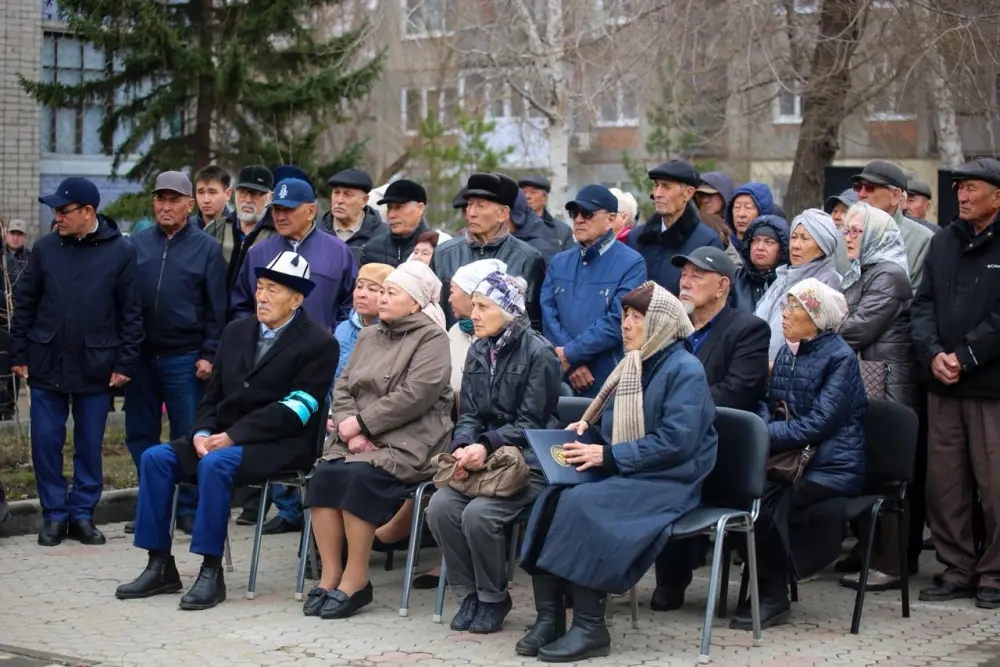 В областном центре Восточного Казахстана простились с Курматом Рахимовым (7)