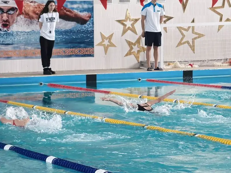 Легенда плавания поддержал юных спортсменов в Караганде (3)