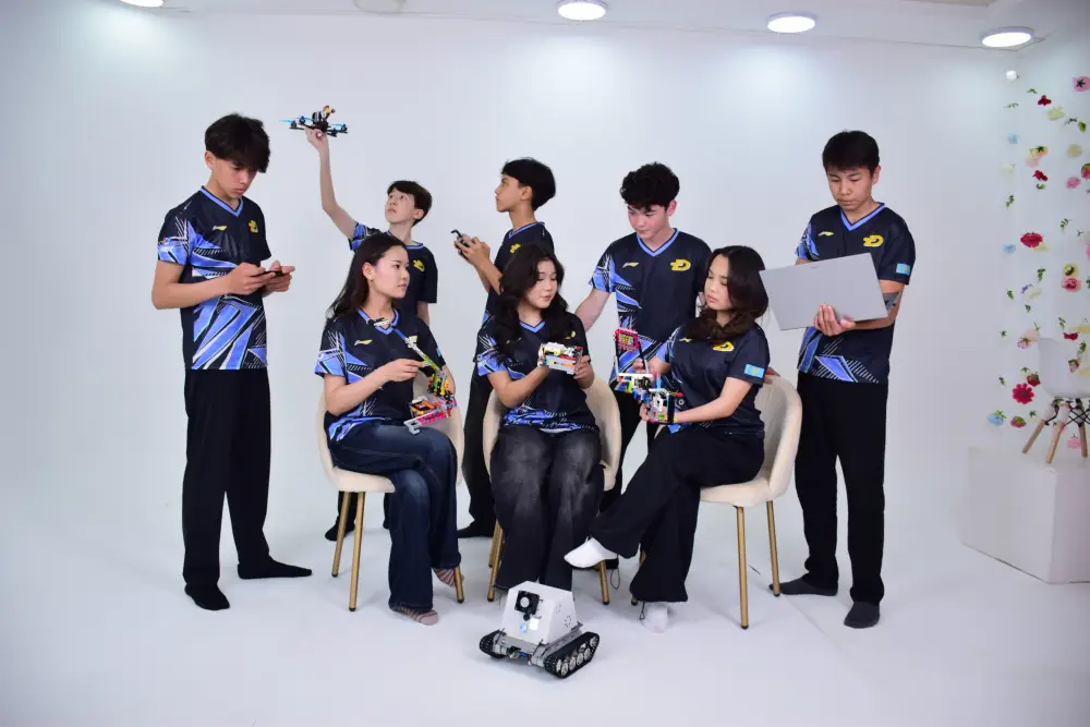 Сборная Казахстана готовится к участию в мировом чемпионате по робототехнике в Хьюстоне (2)