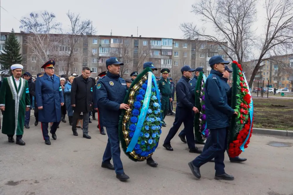 В областном центре Восточного Казахстана простились с Курматом Рахимовым (9)