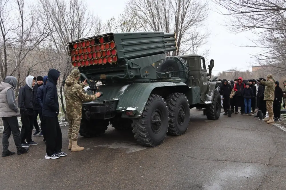 Более 15 тысяч казахстанцев посетили воинские части в День открытых дверей (2)