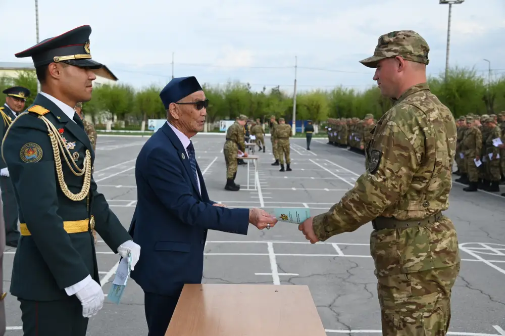 В Гвардейском гарнизоне 600 солдат получили военно-учетные специальности (2)