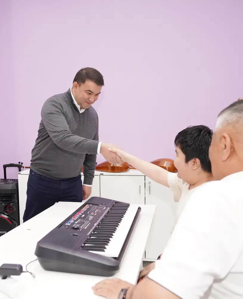 НУРАЛХАН КУШЕРОВ ОЗНАКОМИЛСЯ С РАБОТОЙ РЕАБИЛИТАЦИОННОГО ЦЕНТРА «AINALA» В САРЫАГАШЕ (6)